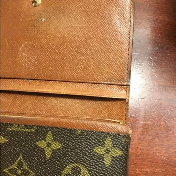 Louis Vuitton Monogram Wallet in Black and Gold - Picture 12 of 16